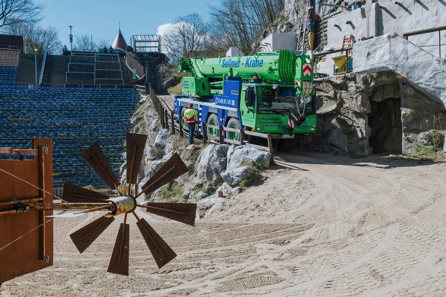 Liebherr mobile crane LTM 1090-4.2 builds backdrop for the Karl May Festival